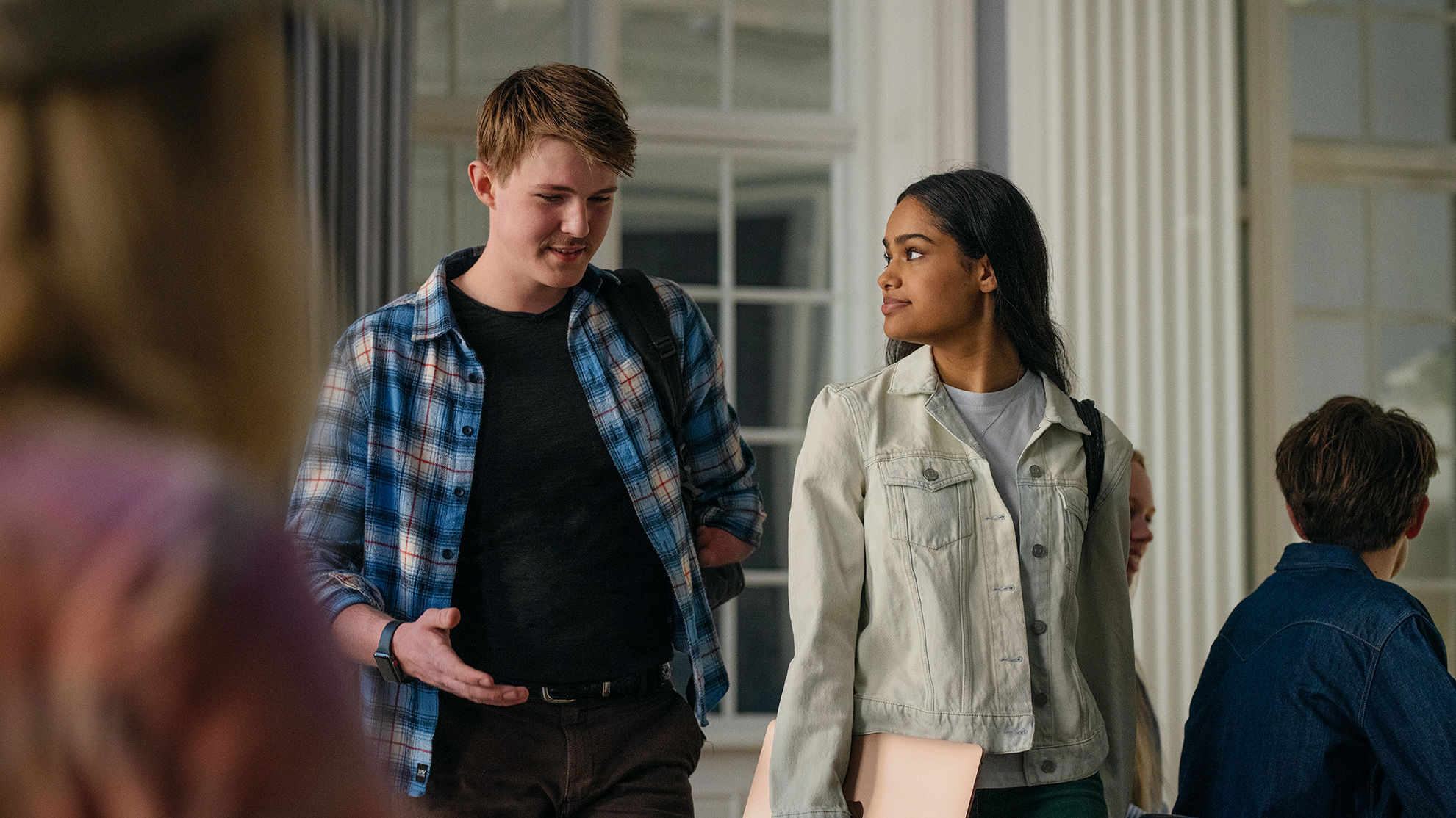 Elever fra Jesper Buchs Iværksætterakademi har en samtale