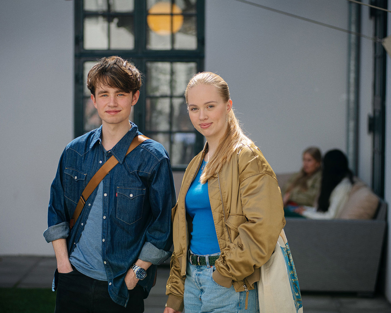 Portræt af to elever fra Jesper Buchs Iværksætterakademi