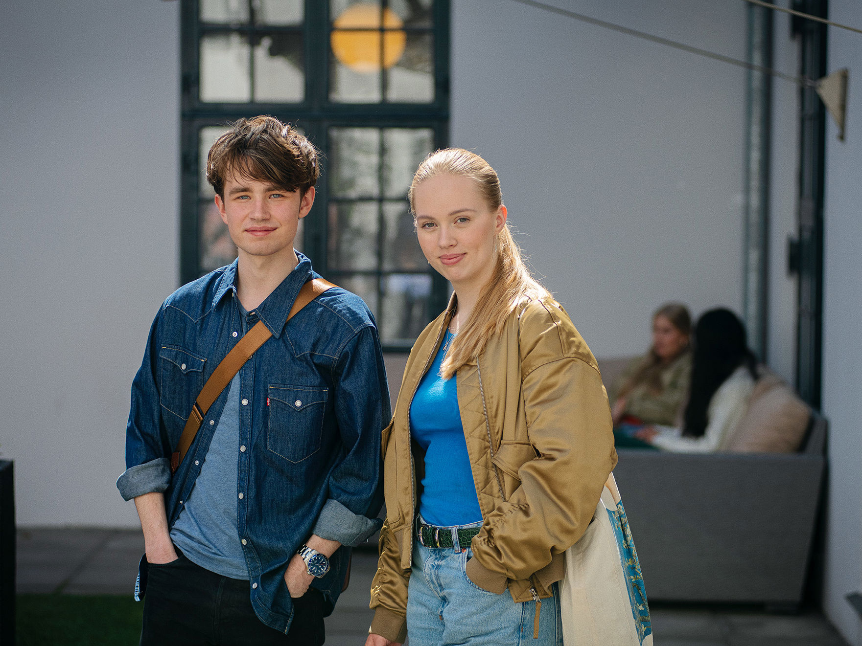 Portræt af to elever fra Jesper Buchs Iværksætterakademi