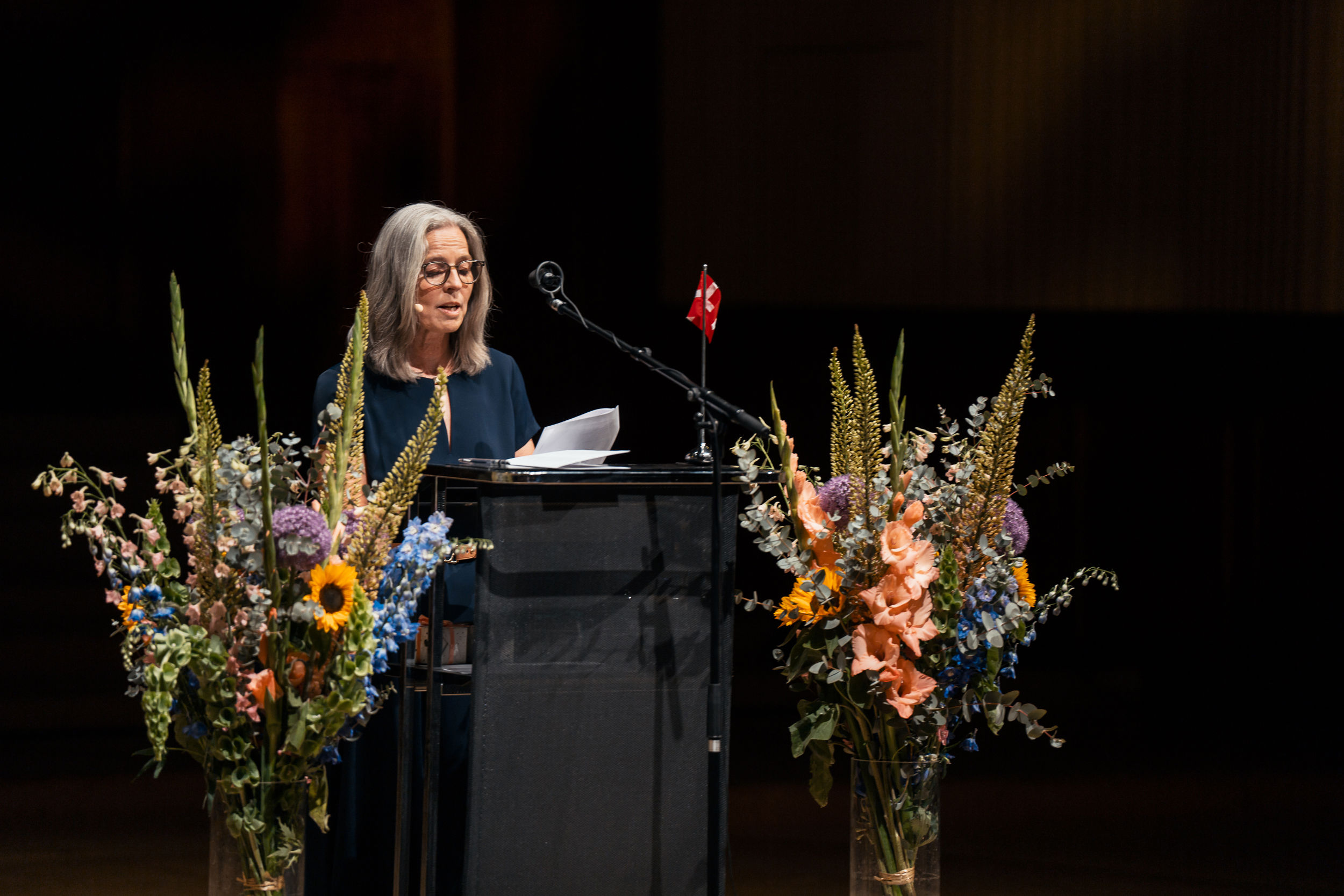 Rektor på Handelsgymnasiet JTP Hanne Greisen holder tale til dimission i DR's Koncertsal